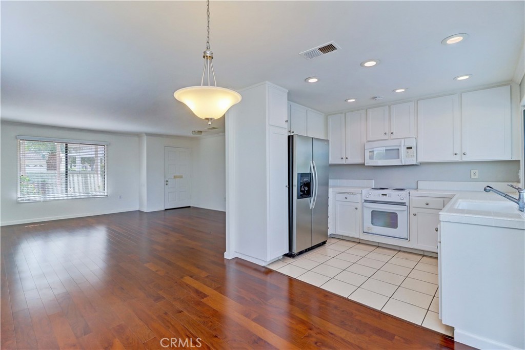 3200 Via Buena Vista C