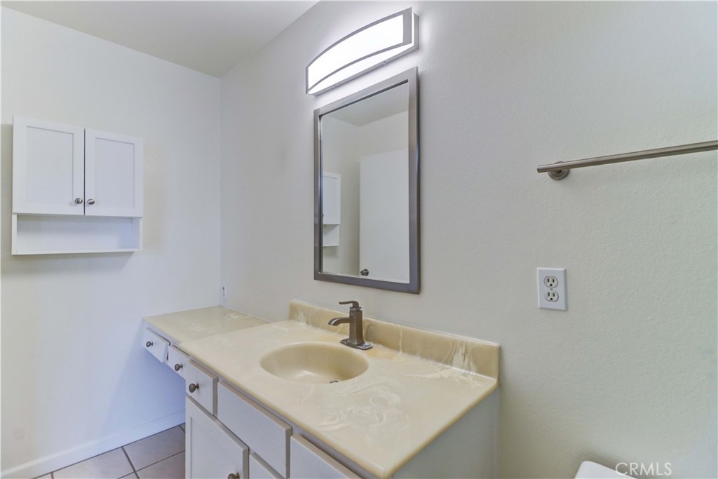 3200 Via Buena Vista C