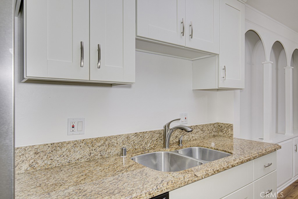 2173 Via Mariposa East T