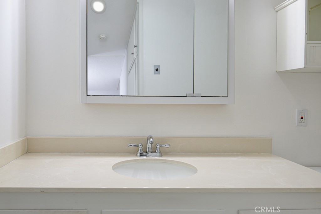 2173 Via Mariposa East T