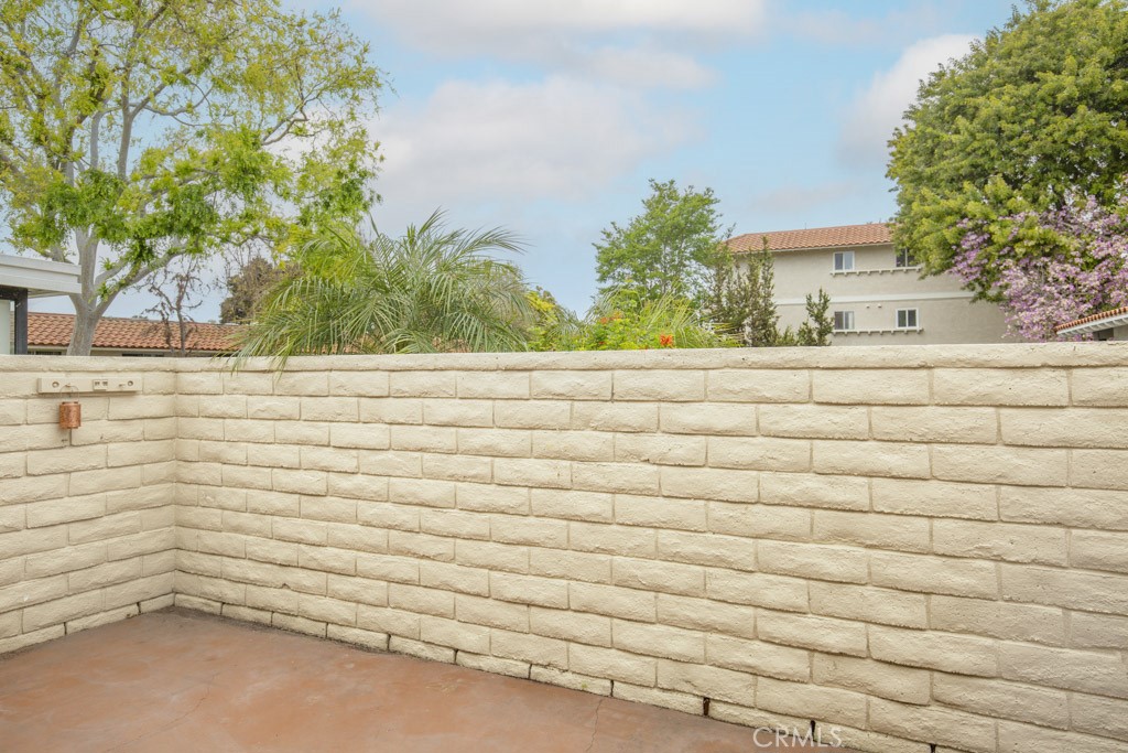 2173 Via Mariposa East T