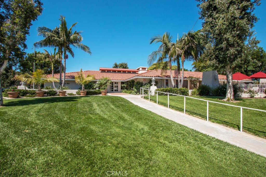 2173 Via Mariposa East T