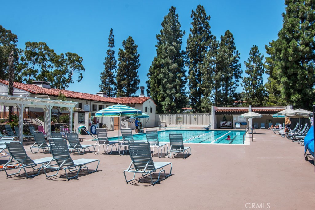 2173 Via Mariposa East T