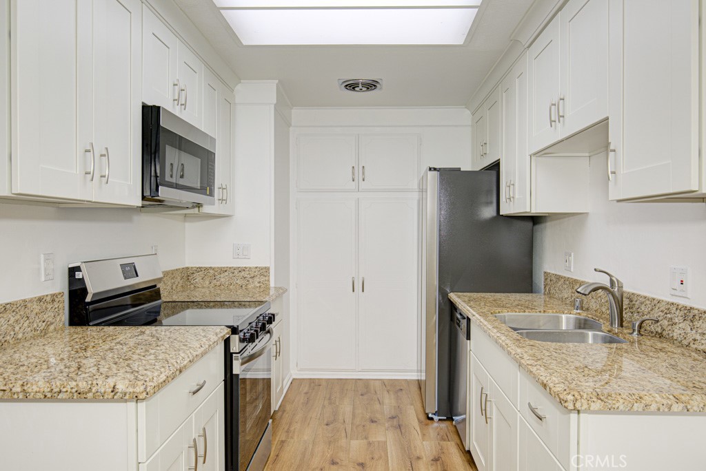 2173 Via Mariposa East T