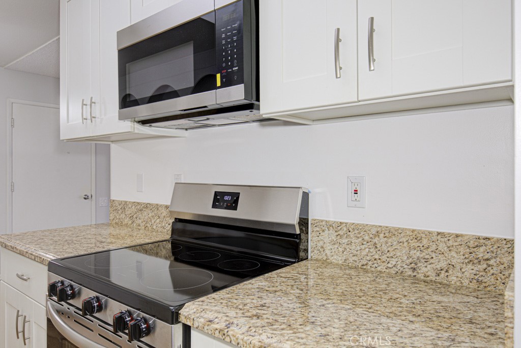 2173 Via Mariposa East T