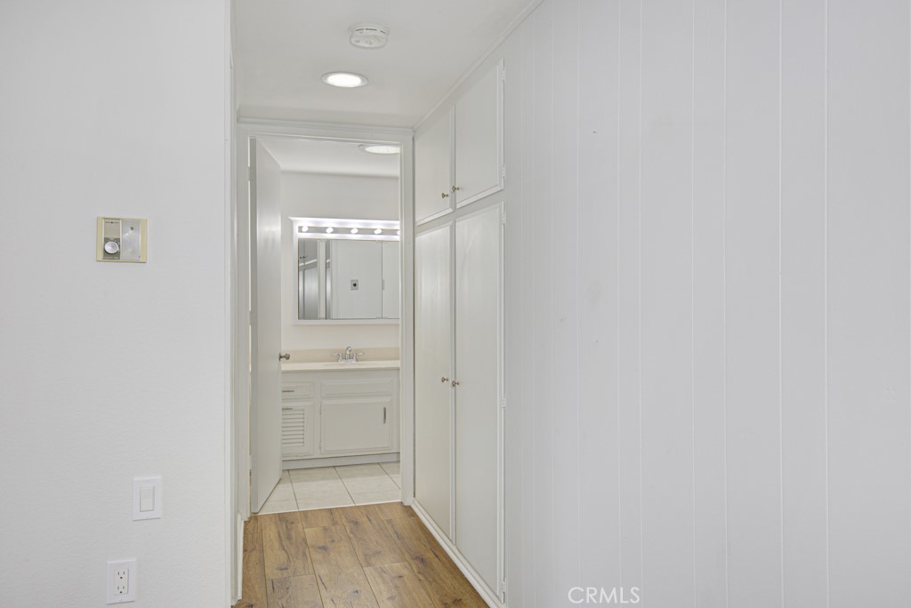 2173 Via Mariposa East T