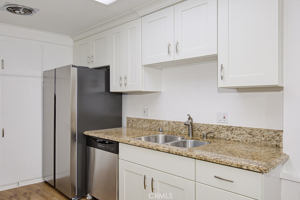 2173 Via Mariposa East T