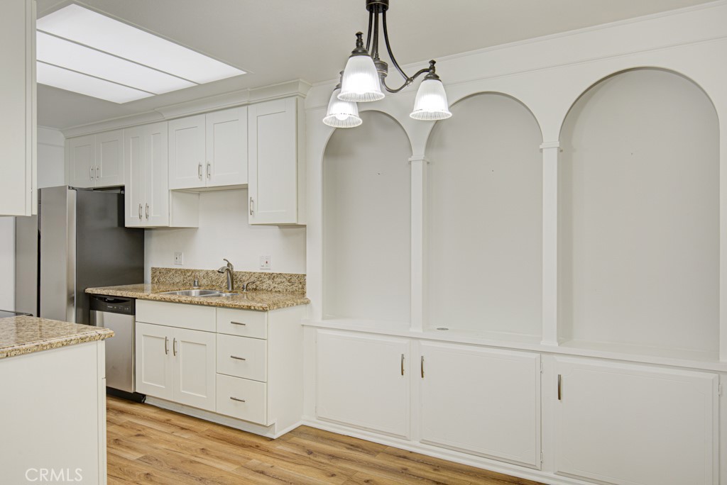 2173 Via Mariposa East T