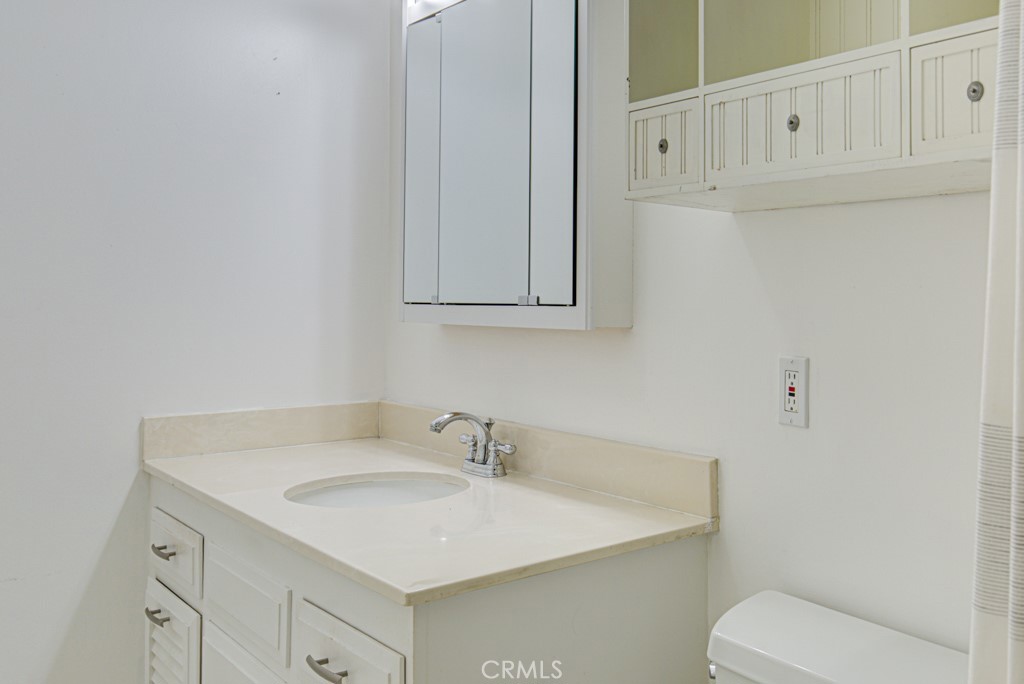 2173 Via Mariposa East T