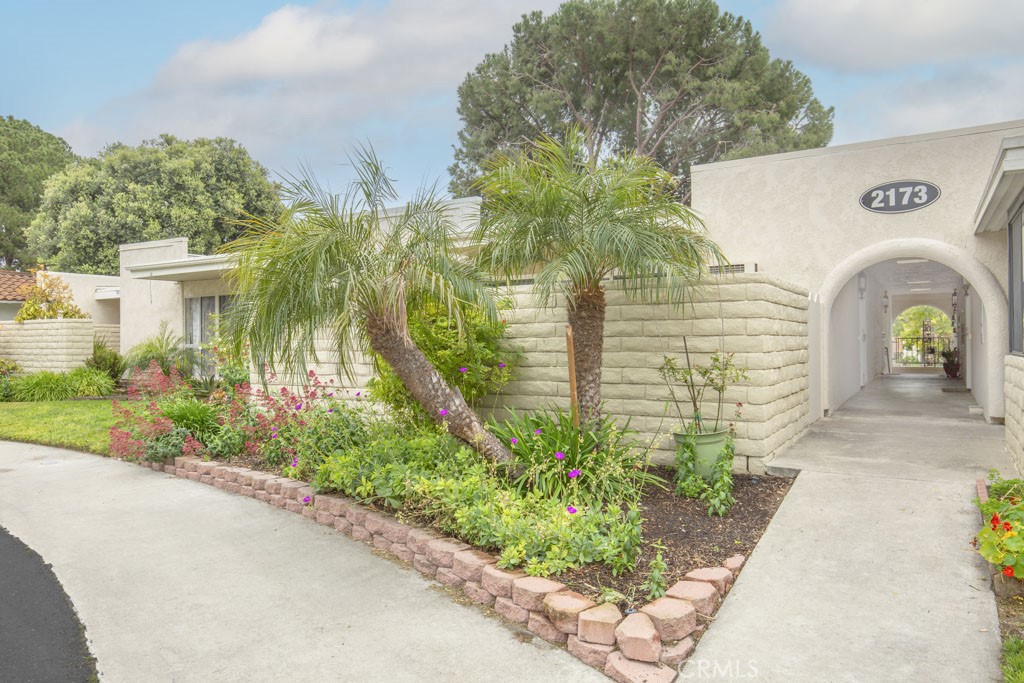 2173 Via Mariposa East T