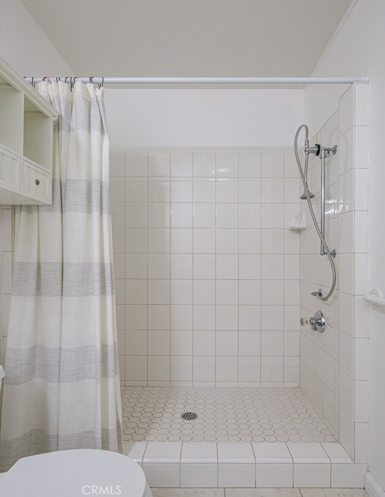 2173 Via Mariposa East T