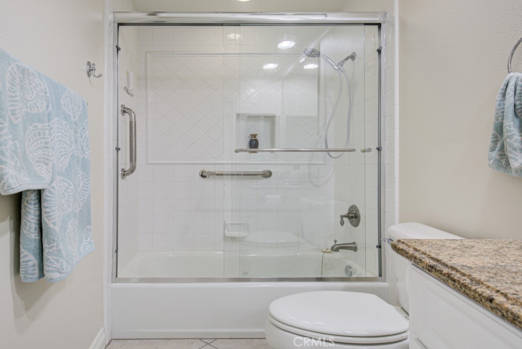 2372 Via Mariposa W B