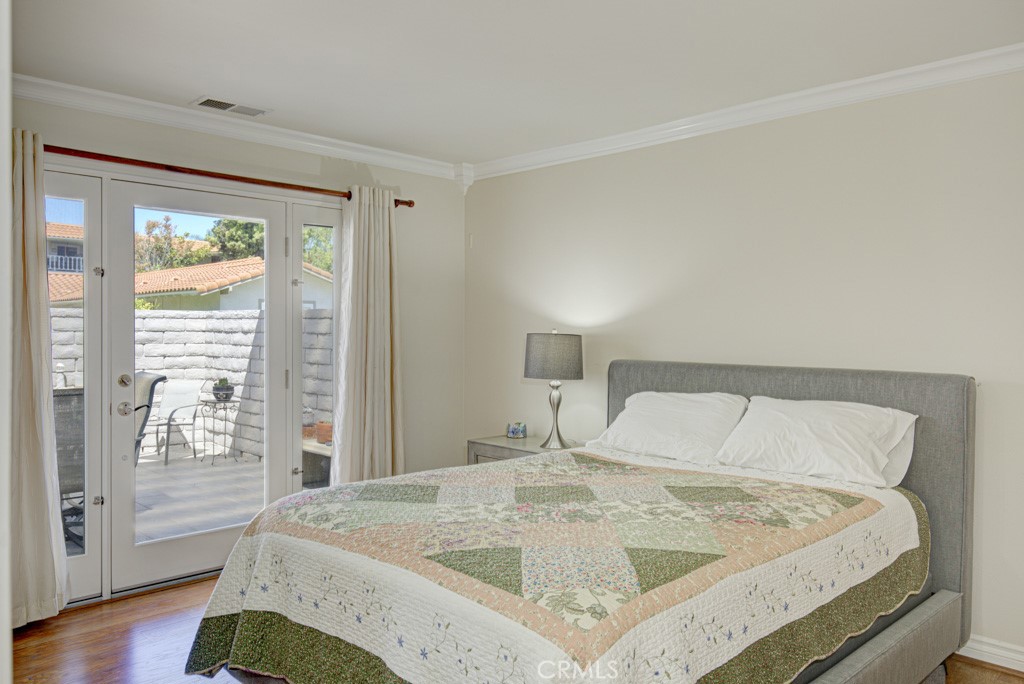 2372 Via Mariposa W B