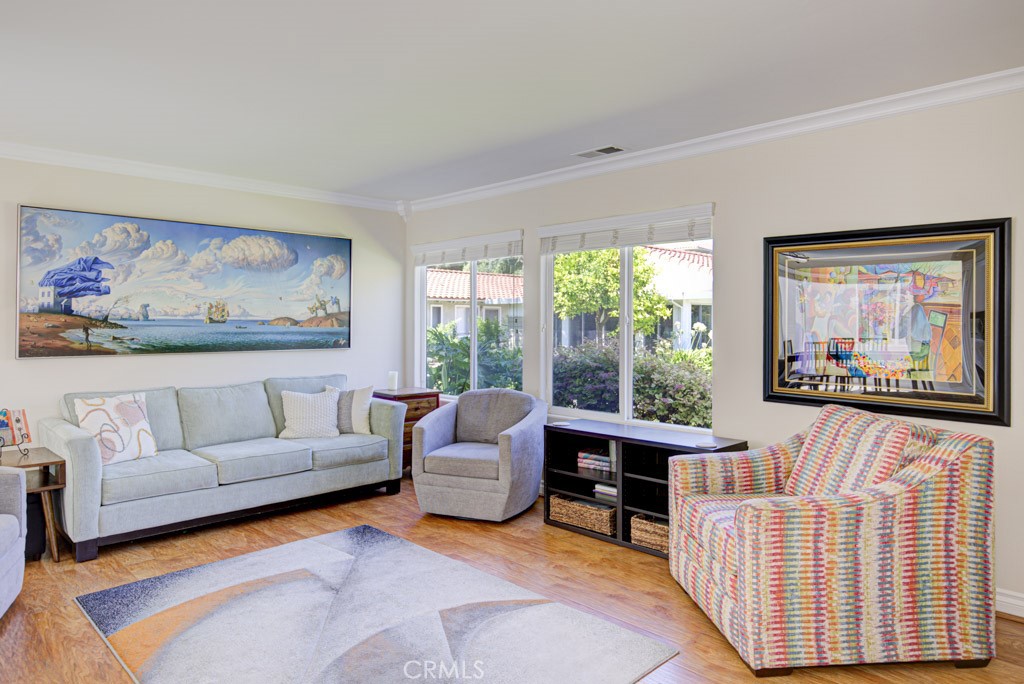 2372 Via Mariposa W B