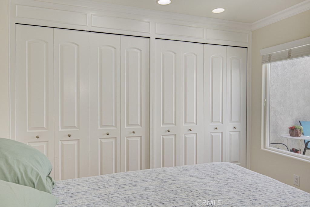 2372 Via Mariposa W B