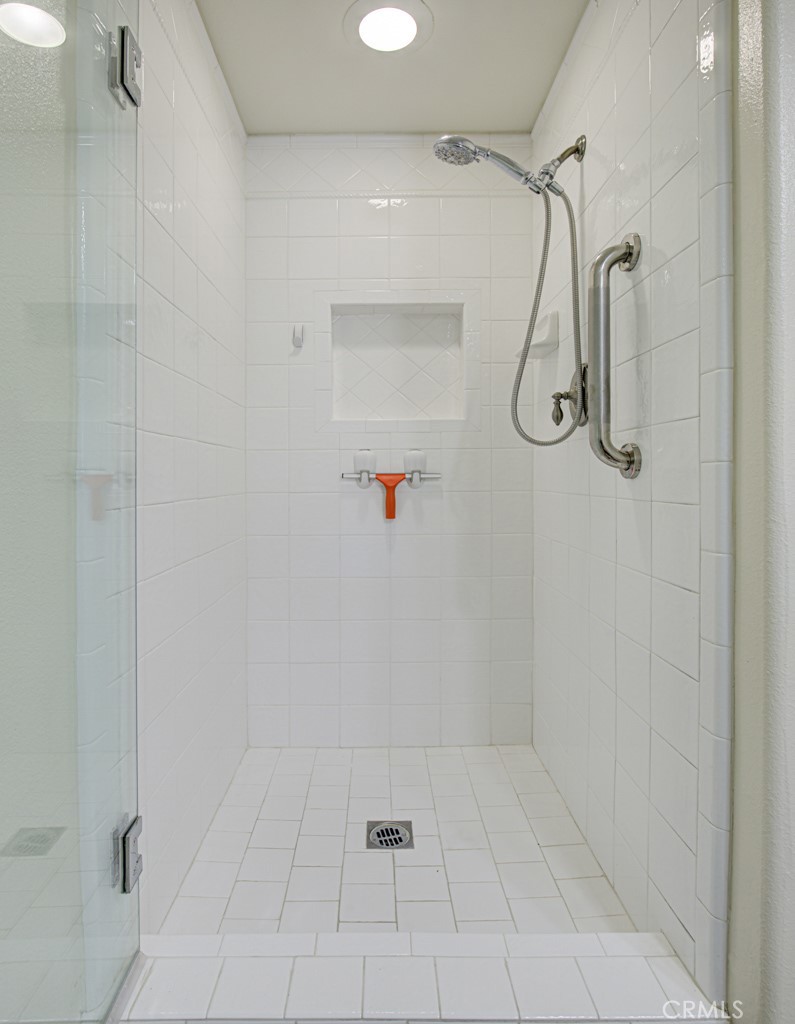 2372 Via Mariposa W B