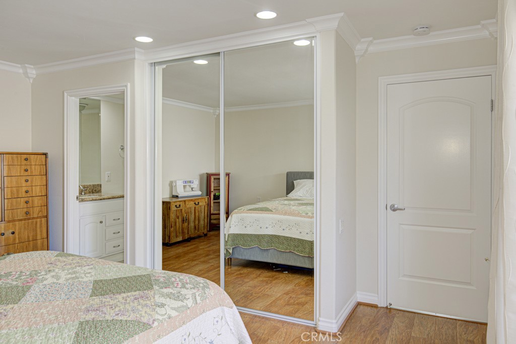 2372 Via Mariposa W B