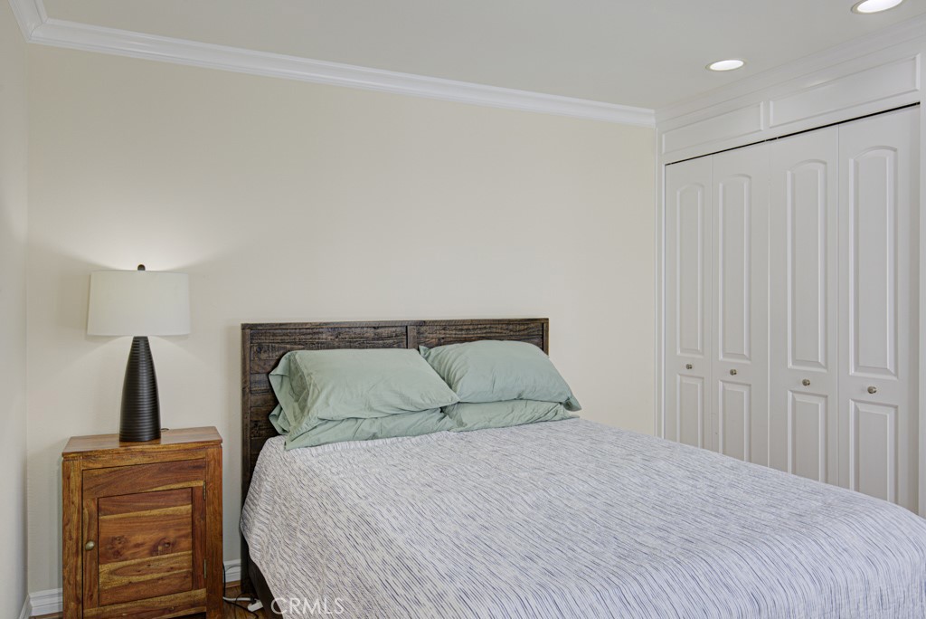 2372 Via Mariposa W B