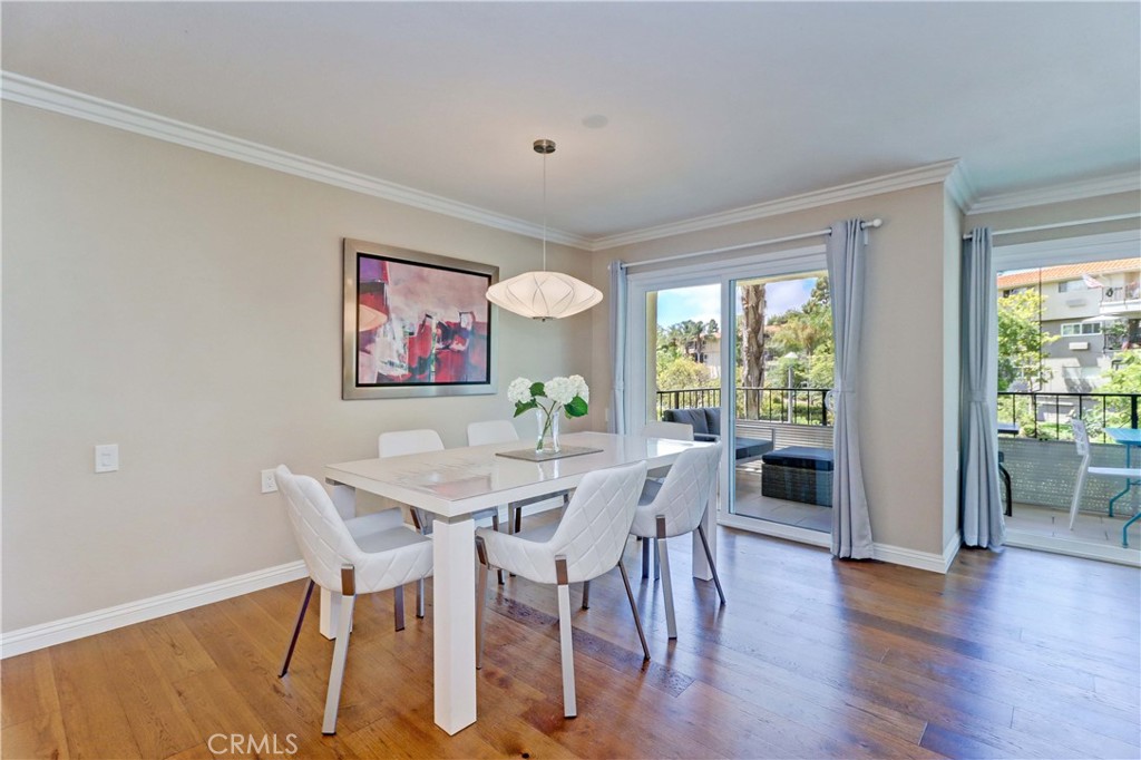 2394 Via Mariposa W 1D