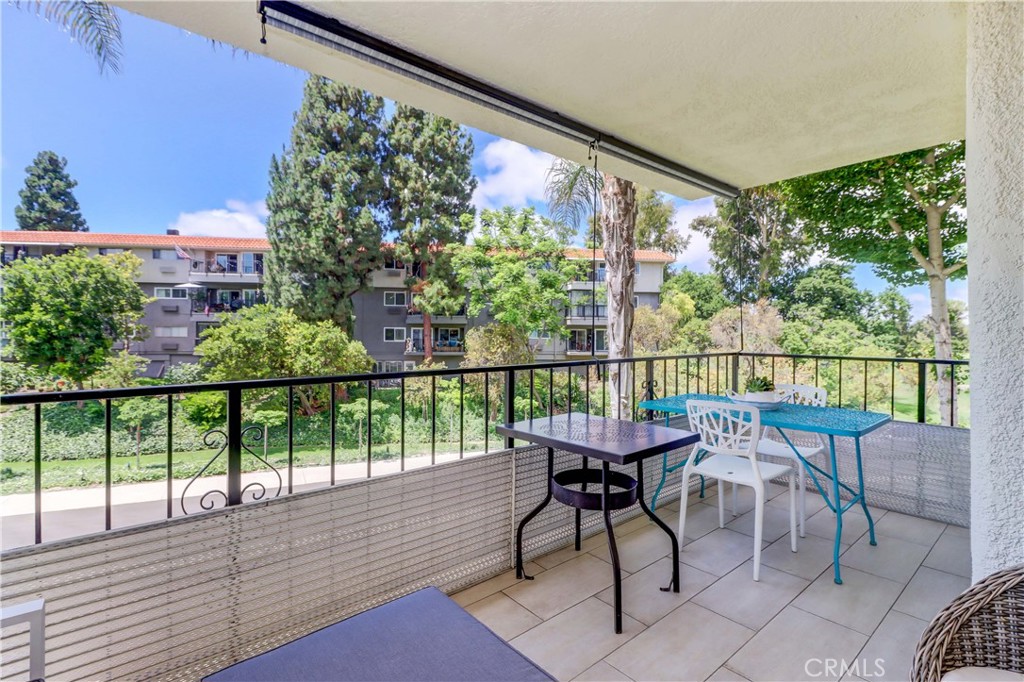 2394 Via Mariposa W 1D