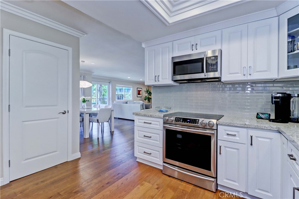 2394 Via Mariposa W 1D