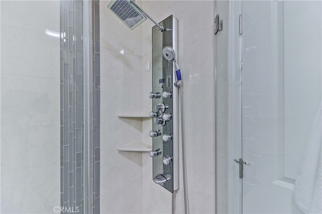 2394 Via Mariposa W 1D