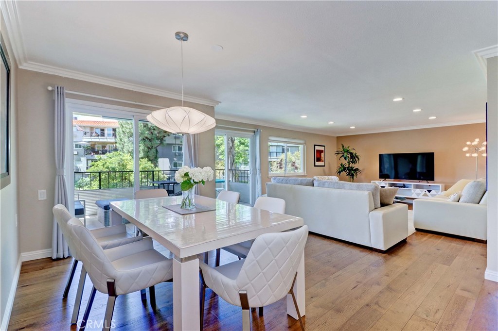 2394 Via Mariposa W 1D