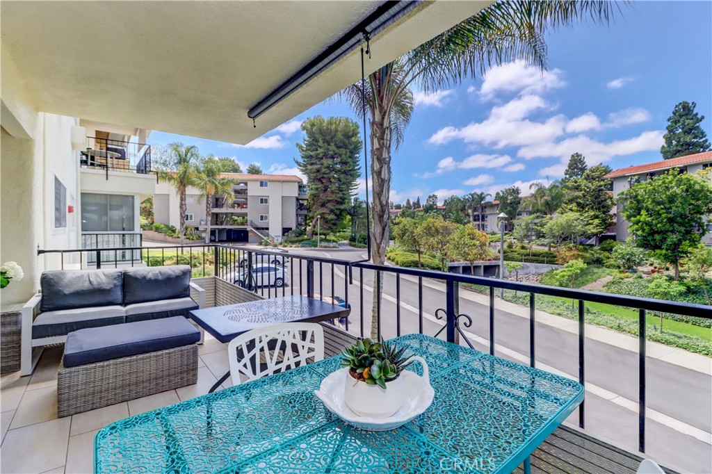 2394 Via Mariposa W 1D