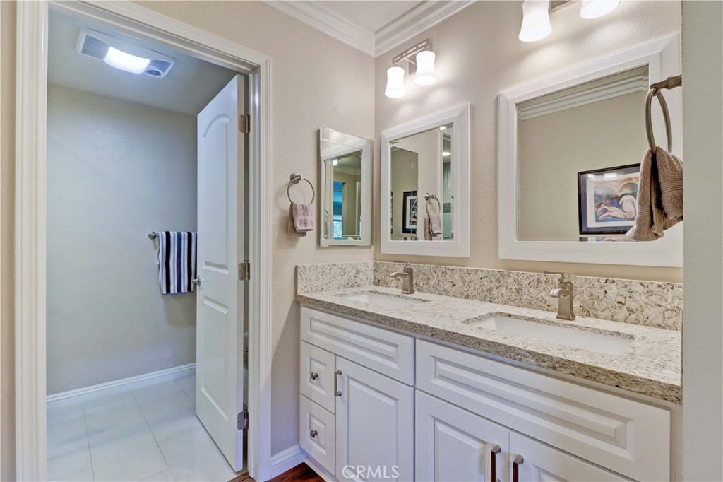 2394 Via Mariposa W 1D