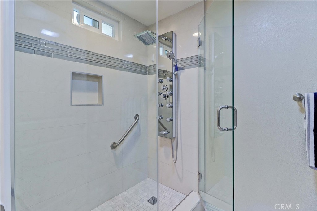 2394 Via Mariposa W 1D