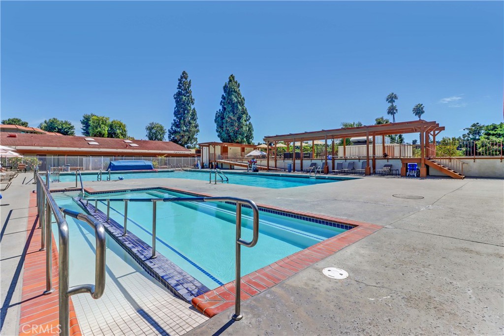 2394 Via Mariposa W 1D