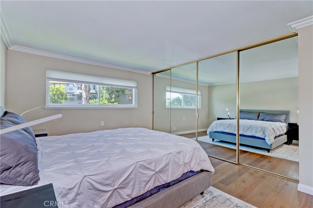 2394 Via Mariposa W 1D