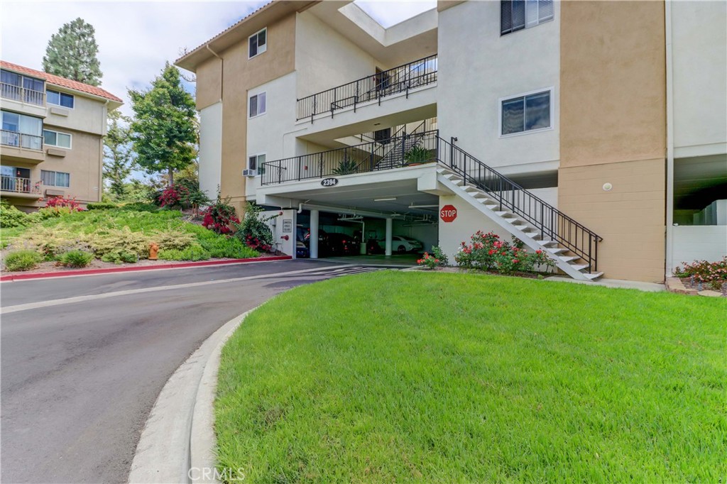 2394 Via Mariposa W 1D