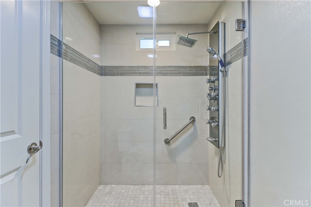 2394 Via Mariposa W 1D