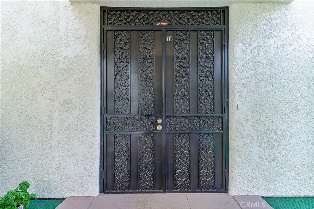 2394 Via Mariposa W 1D