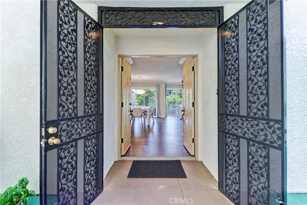 2394 Via Mariposa W 1D