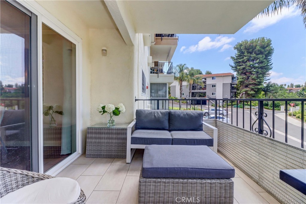 2394 Via Mariposa W 1D