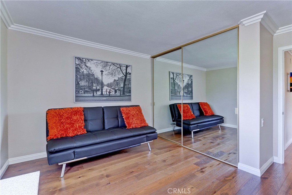 2394 Via Mariposa W 1D