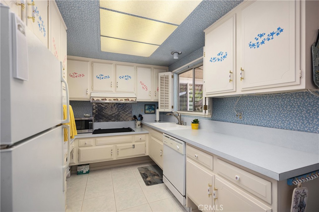 2348 Via Mariposa West B