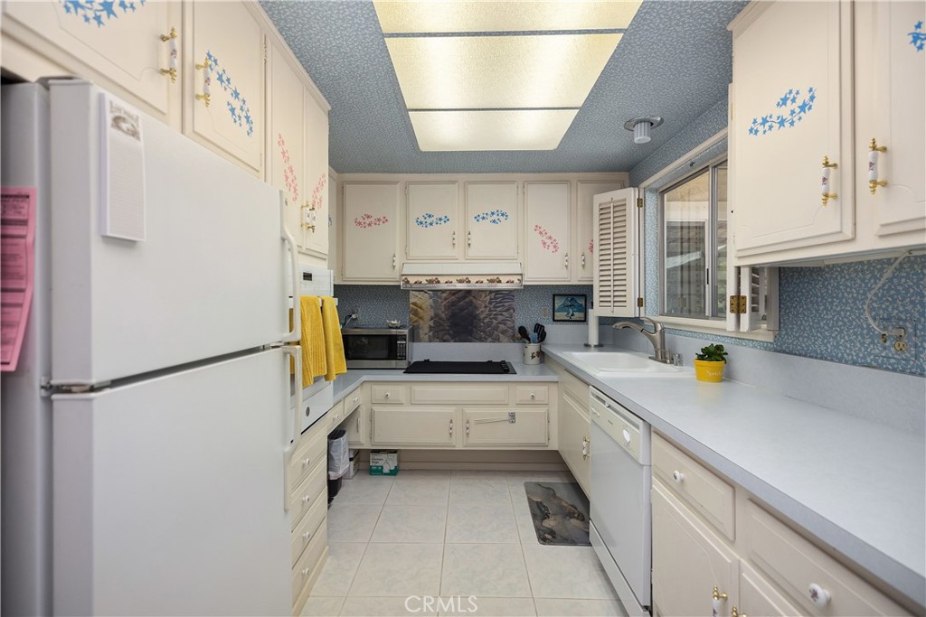 2348 Via Mariposa West B