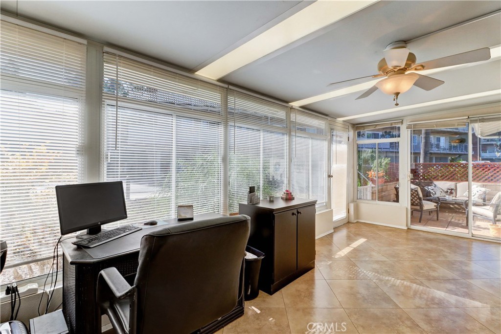 2273 Via Mariposa E C