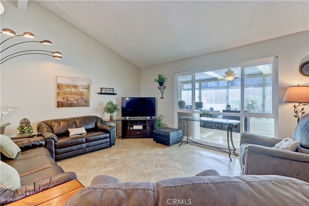 2273 Via Mariposa E C