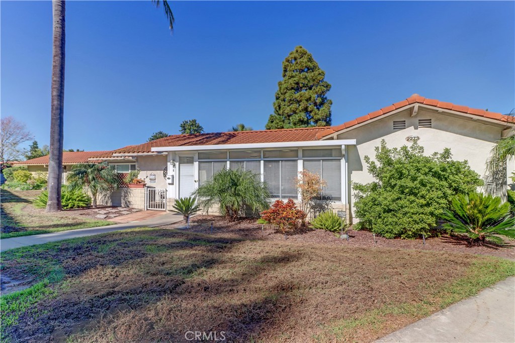 2273 Via Mariposa E C