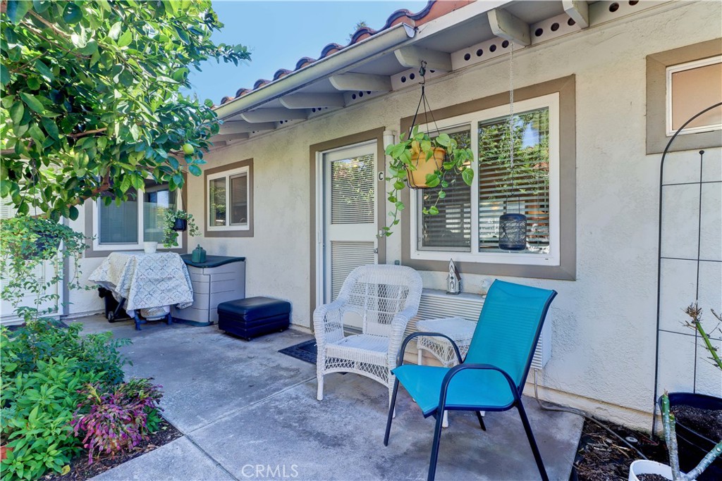 2273 Via Mariposa E C