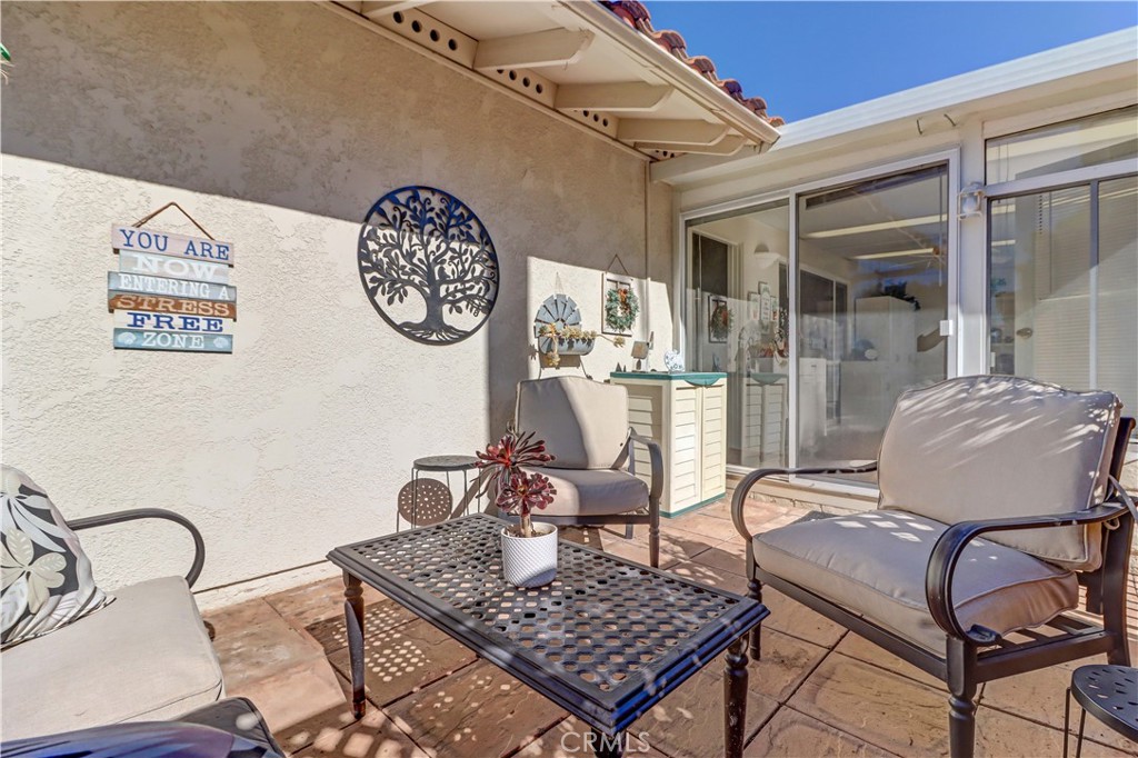 2273 Via Mariposa E C