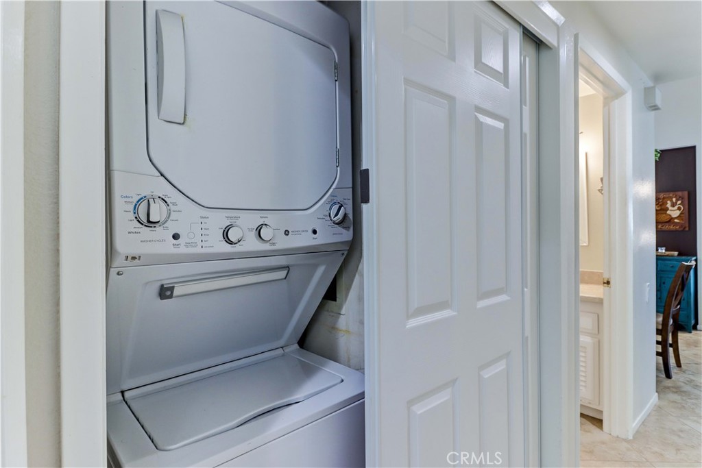 2273 Via Mariposa E C