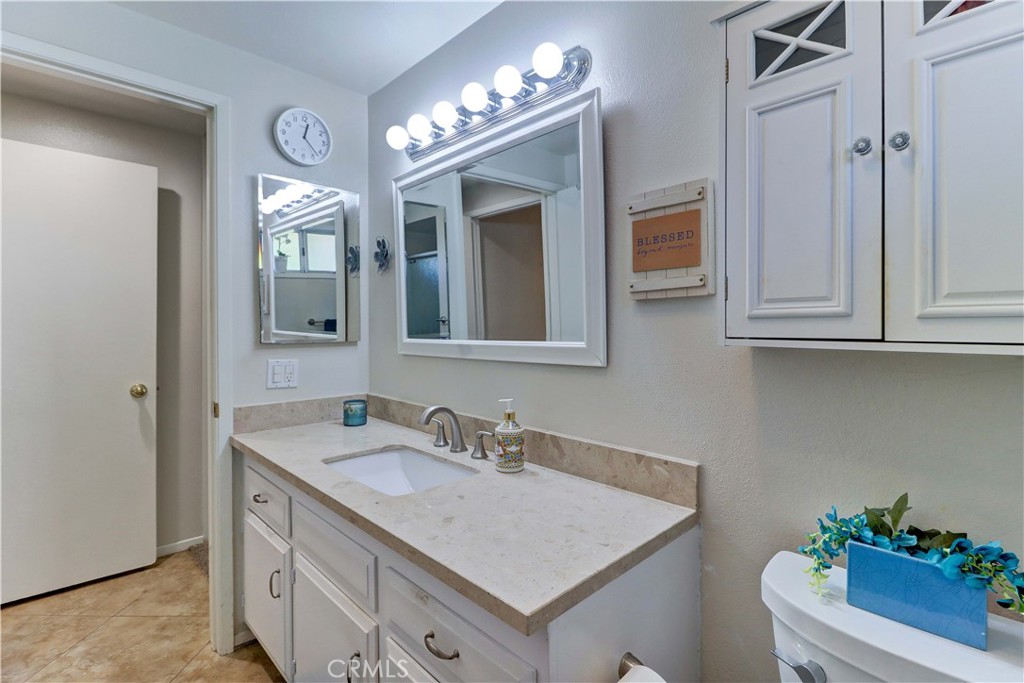 2273 Via Mariposa E C