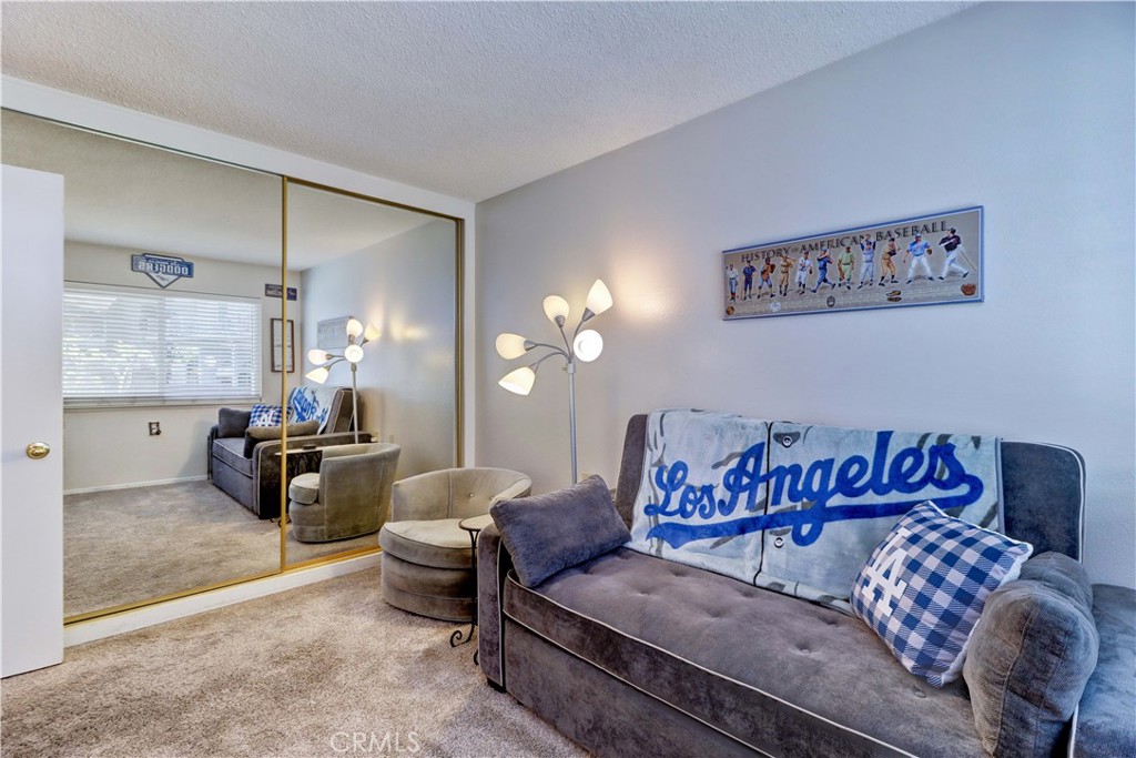 2273 Via Mariposa E C