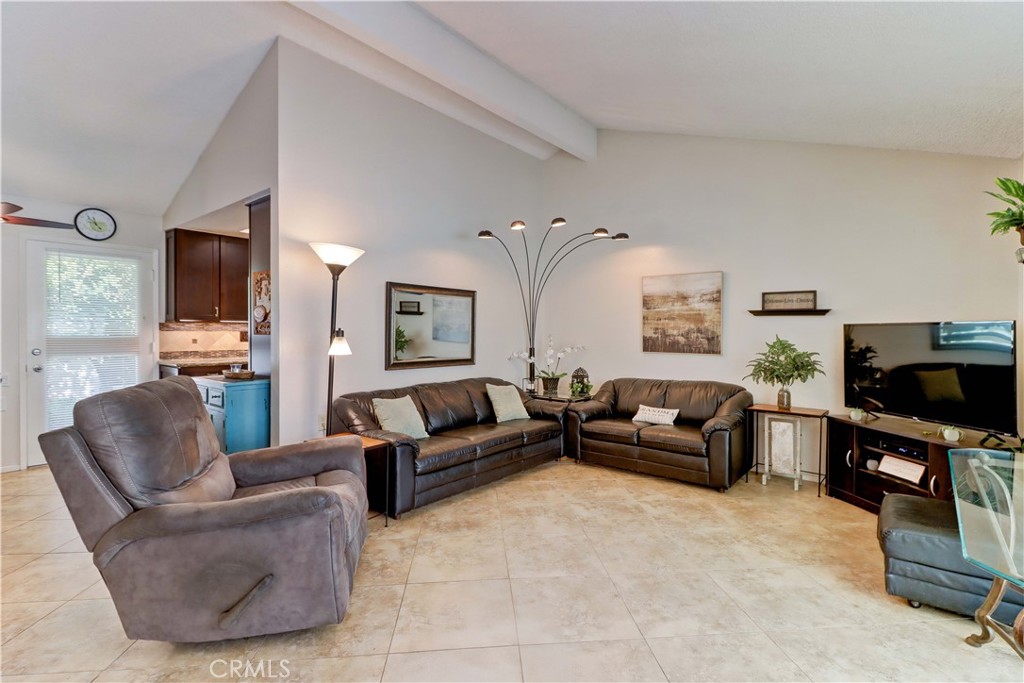 2273 Via Mariposa E C