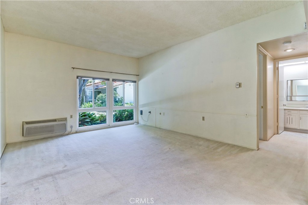 2054 Via Mariposa E
